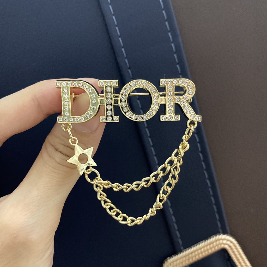 Ghim tag cài áo Vest nam nữ X G Y HOT