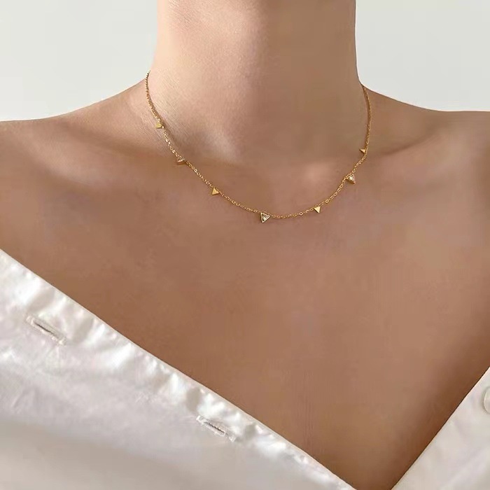 Vòng cổ Mặt Tam Giác Đính Đá Zircon Sang Trọng Cho Nữ