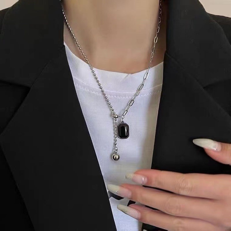 Dây Chuyền Mặt Vuông Màu Đen Thiết Kế Đơn Giản Độc Đáo