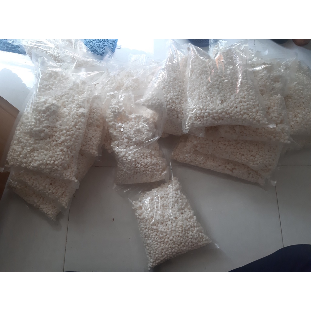 * Chuyên sản xuất cung cấp sỉ và lẻ toàn quốc * Sáp hạt dừa bịch 1kg rất thơm và dễ chịu.