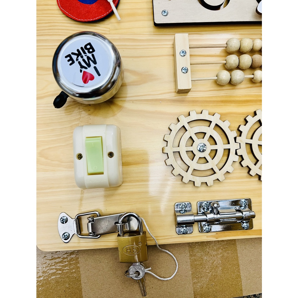 Bảng bận rộn hình ngôi nhà Montessori - Đồ chơi gỗ cho bé - Metis đồ chơi cho con