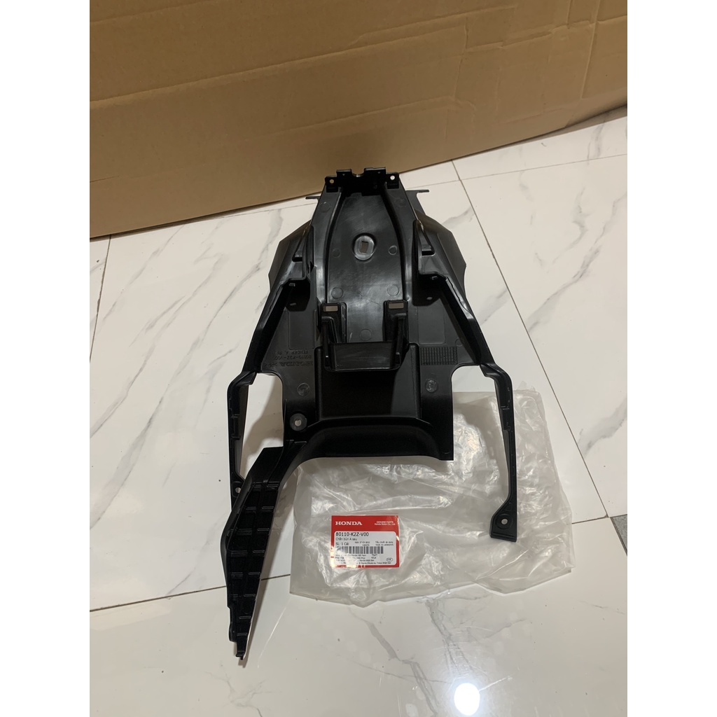 Chắn bùn sau - đuôi bắt biển HONDA AIR BLADE năm 2023.