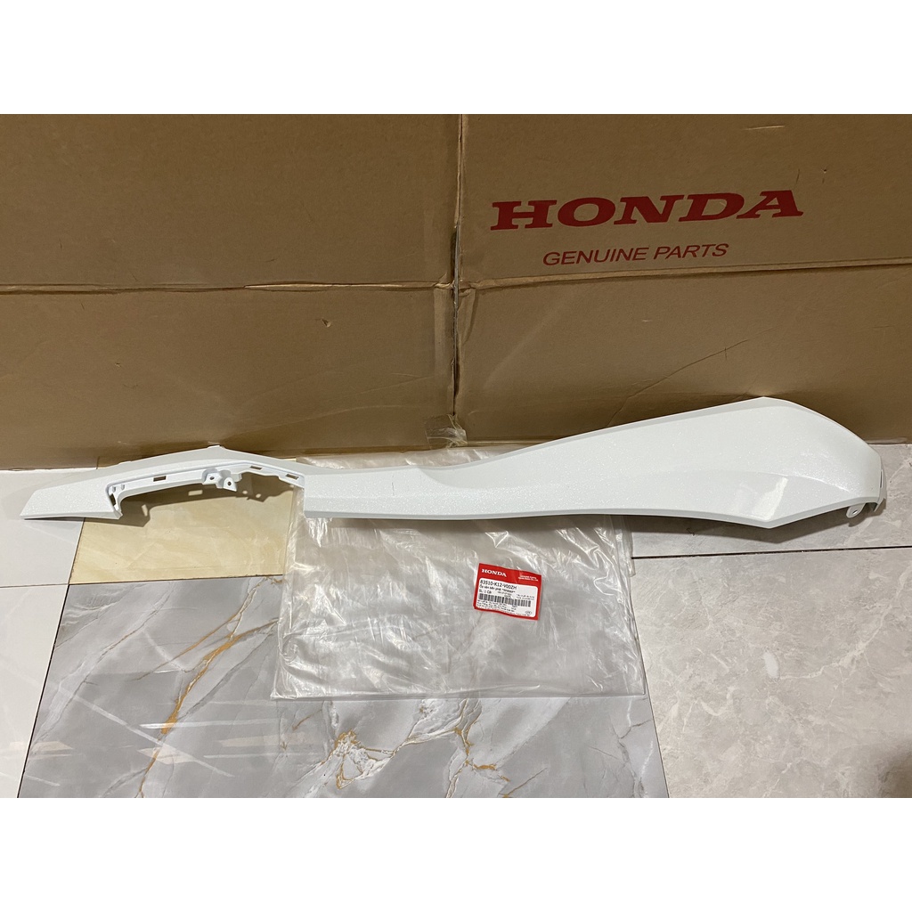 Ốp sàn bên phải - thanh cạnh HONDA LEAD125 năm 2018-2019 màu Trắng. *NHA96P*  83510K12V00ZH