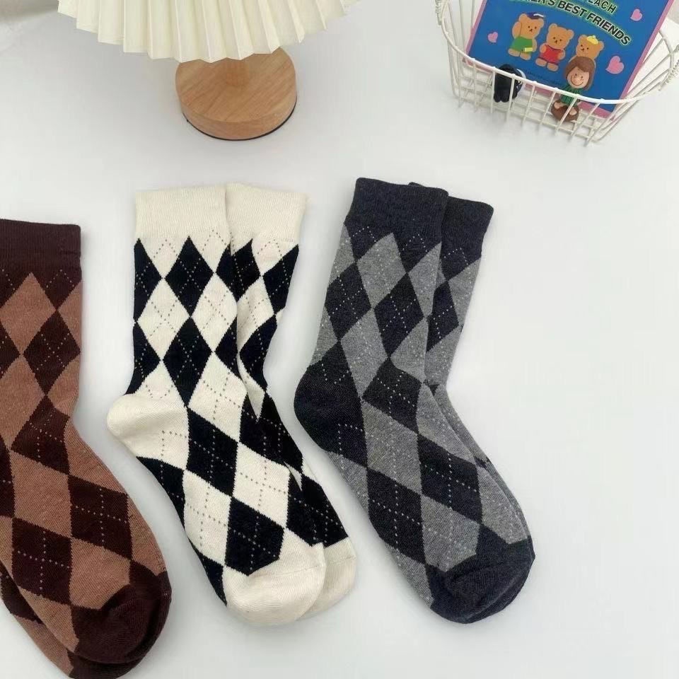 Vớ Ống Dài Họa Tiết Hình Thoi Trắng Đen Phong Cách Retro Nhật Bản Cho Nữ