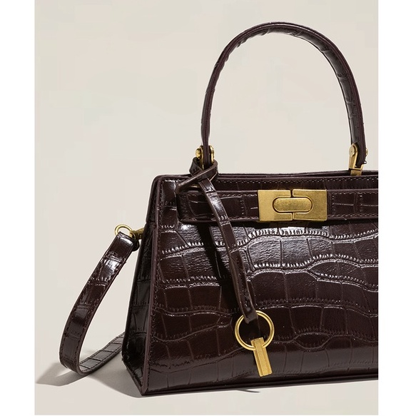 Túi Đeo Chéo Vân Da Cá Sấu HE209