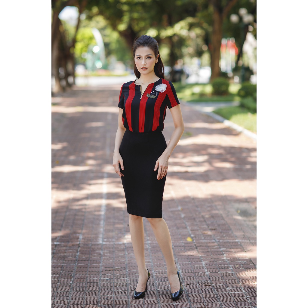 Áo sơ mi công sở cách điệu LUPERI LFSM202 phối màu kẻ dọc, đính hoa trên ngực sang trọng, trẻ trung