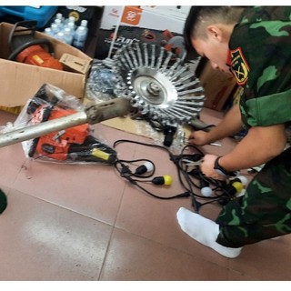 Lưỡi rẫy cỏ tận gốc
