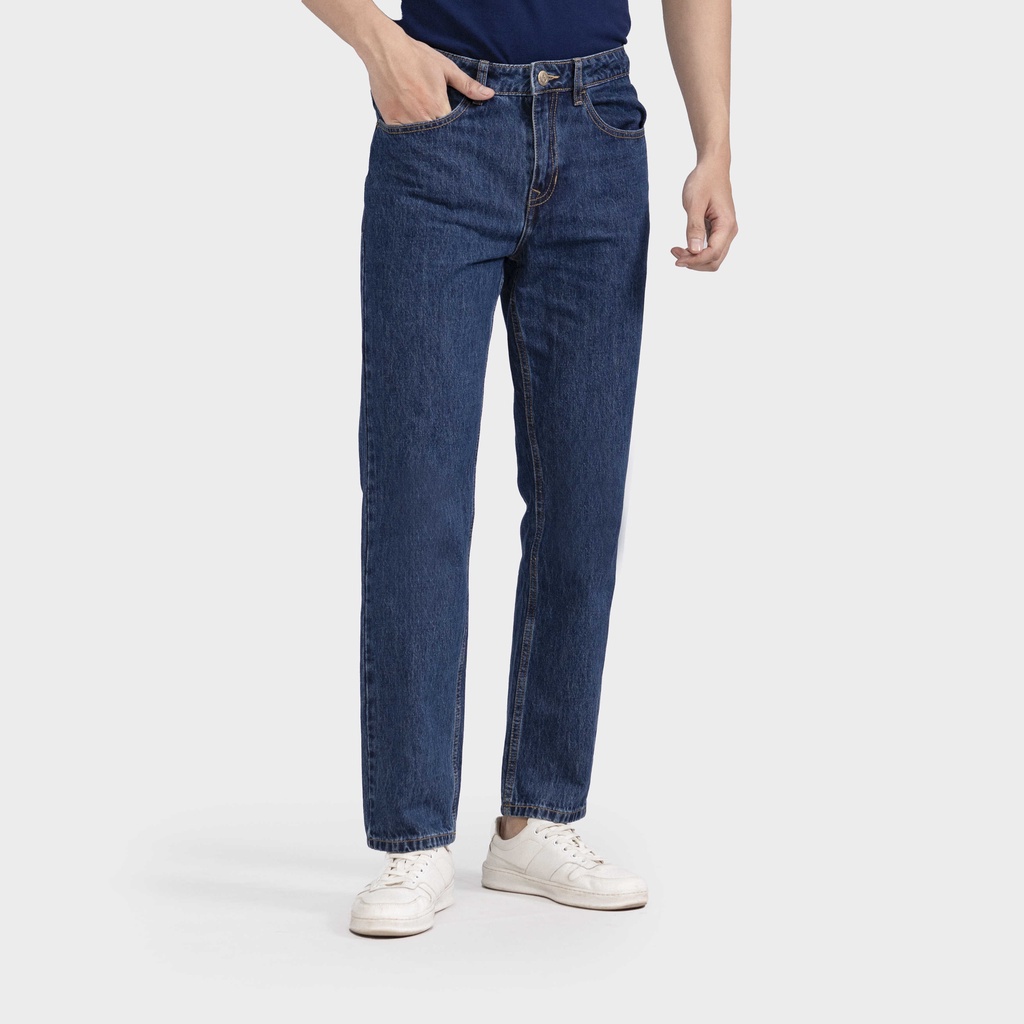 Quần jeans nam ARISTINO dáng Regular fit suông nhẹ, thiết kế trẻ trung, túi xẻ 2 bên - AJNR04