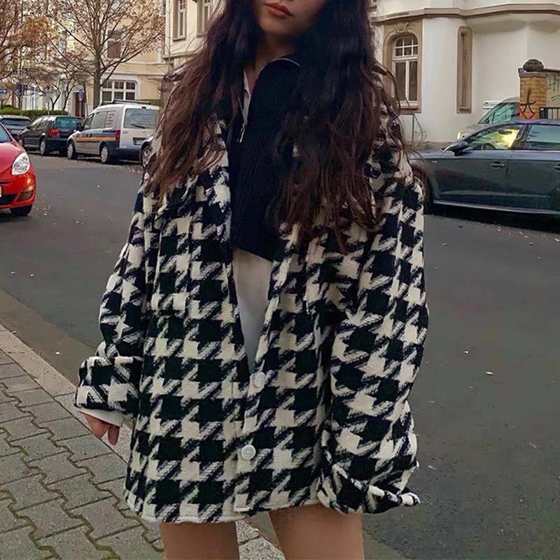 Áo khoác cổ bẻ dạ tweed có khuy cài hoạ tiết đen trắng