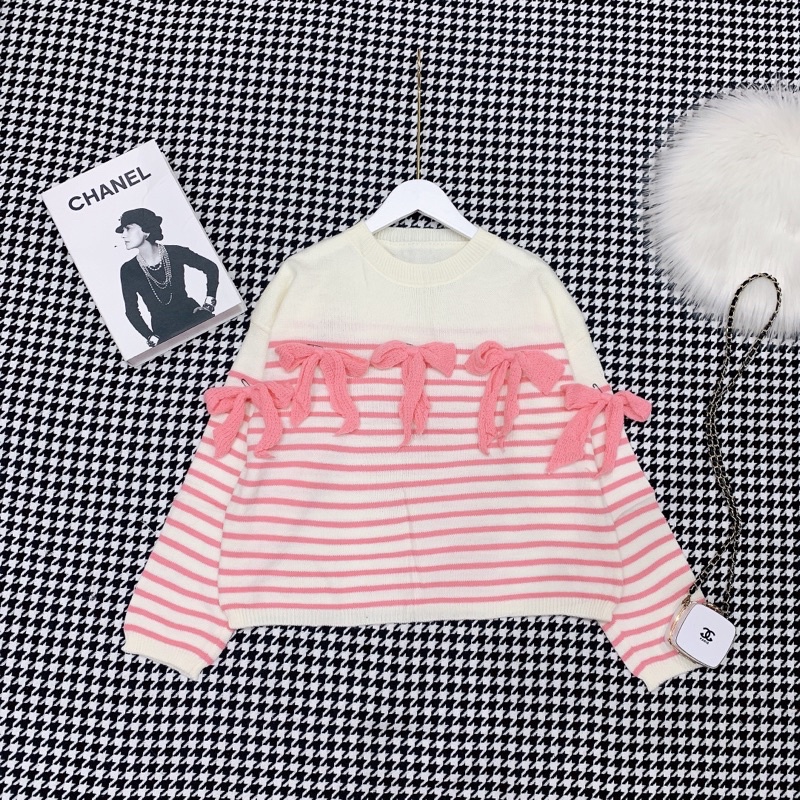 Áo len kẻ phối nơ