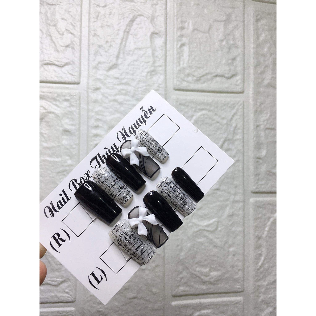 Nailbox móng úp đen nơ sọc