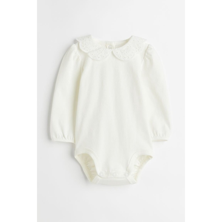 Bodysuit trắng cổ ren ko kem vay HM H&M sz 4m-4y_hàng chính hãng Anh