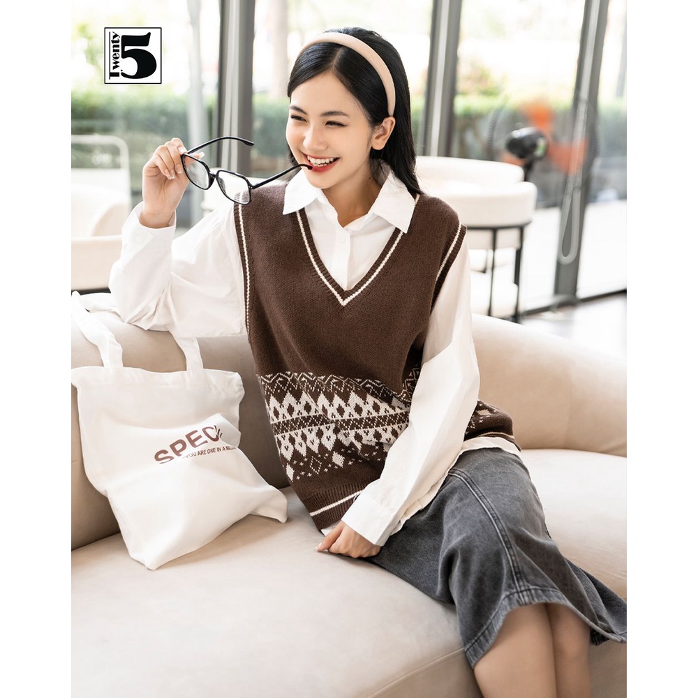 Áo len gile cổ V dáng rộng viền cổ họa tiết thổ cẩm Twentyfive 4239