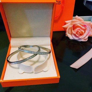 vòng tay titanium mix đá nữa vòng