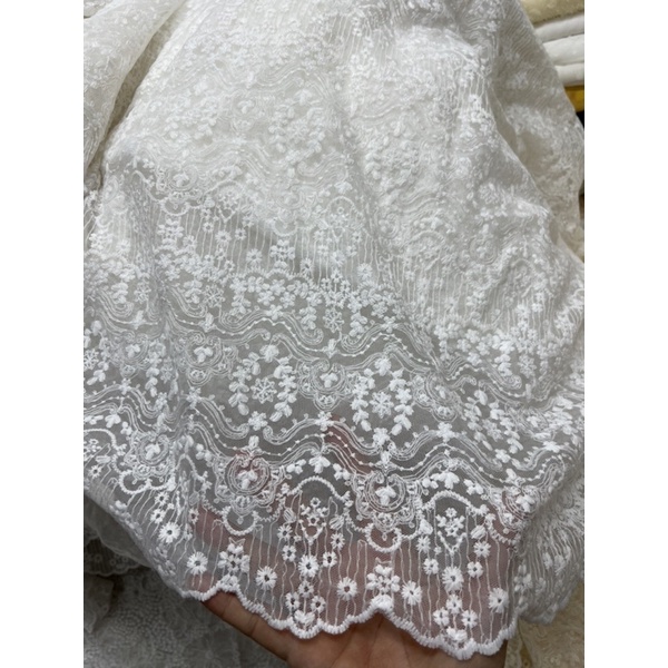 Ren thêu hoa nhí hai màu trắng kem