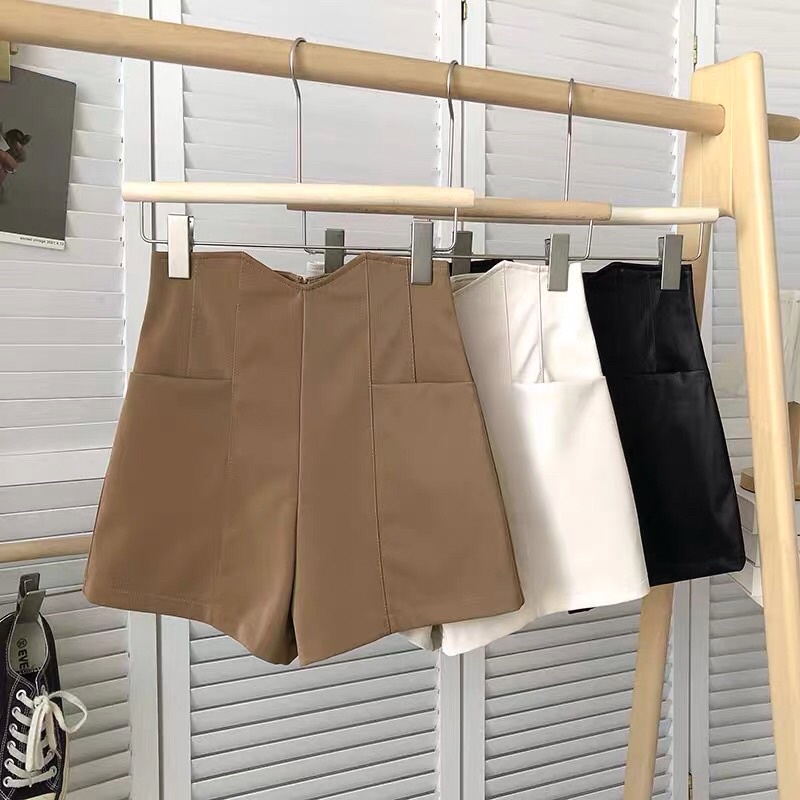 Quần Soóc nhung kèm đại cạp cao cực đẹp tôn dáng sẽ là điểm nhấn cho nàng tự tin xuống phố.