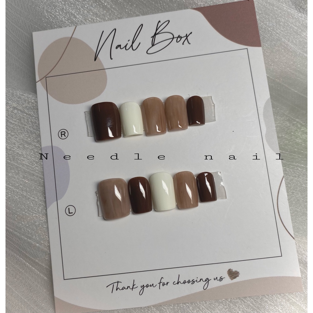 Móng tay giả mix màu form vuông ngắn tự nhiên