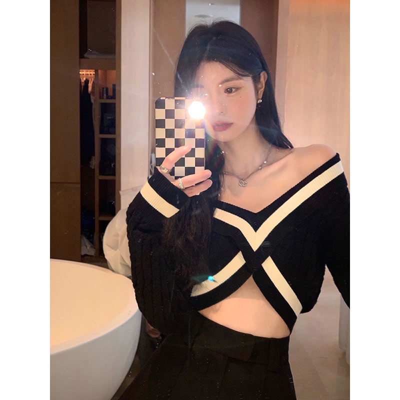 Áo Len Dài Tay Cổ Chữ V Họa Tiết Kẻ Sọc Thời Trang Hàn Quốc Cho Nữ