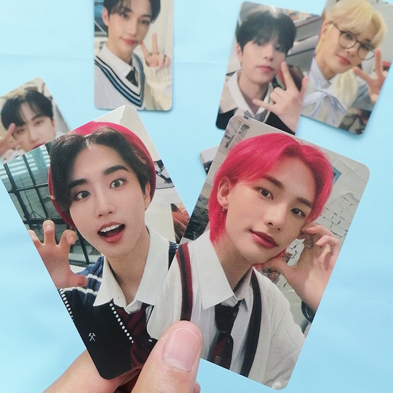 Bộ 8 Tấm Thẻ Ảnh Nhóm Nhạc Stray Kids