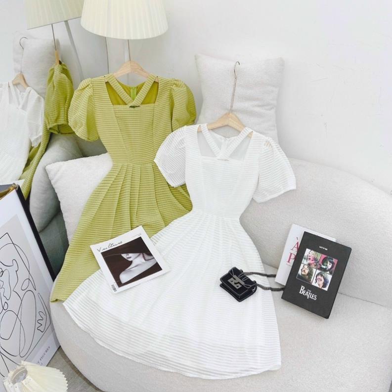 Đầm kẻ ô cổ vuông dây quai ngực tay phồng 2 màui