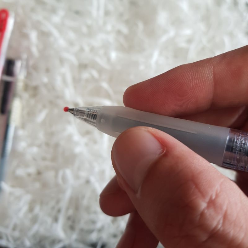 Bút gel Muji cây lẻ dạng bấm gài ngòi 0,5 mm
