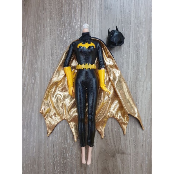 Thanh lý sẻ đồ barbie Batgirl 2008 kèm body gốc khớp mới đẹp không bị nứt da, không giày