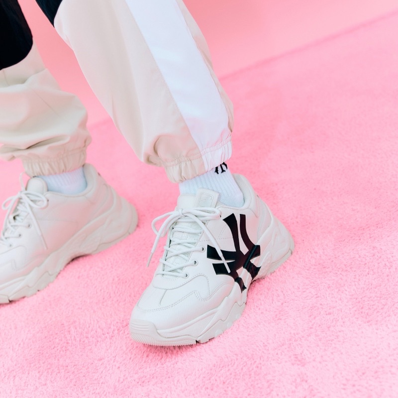 Giày MLB be chữ NY đen