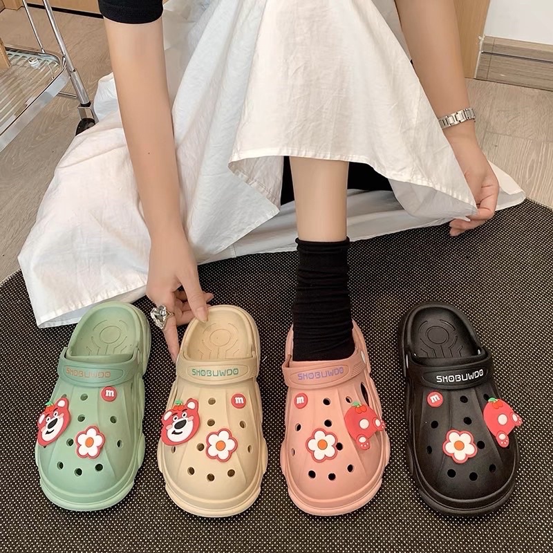 Dép độn đế Cross nữ siêu nhẹ kèm Sticker gấu dâu losto dễ thương - dép bánh mì nữ hot trend 2022