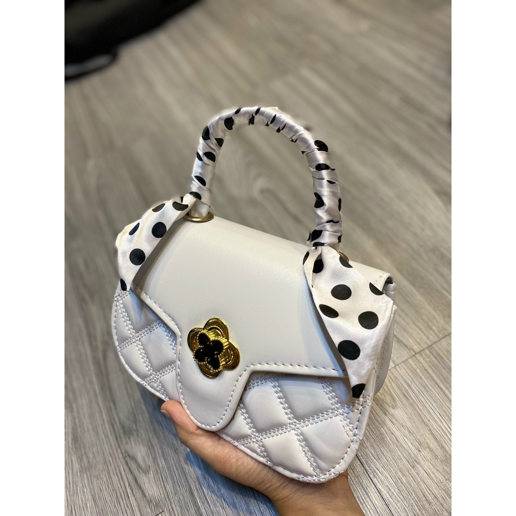 Túi xách nữ khóa bông hoa tặng kèm khăn lụa sang trọng HQ 398