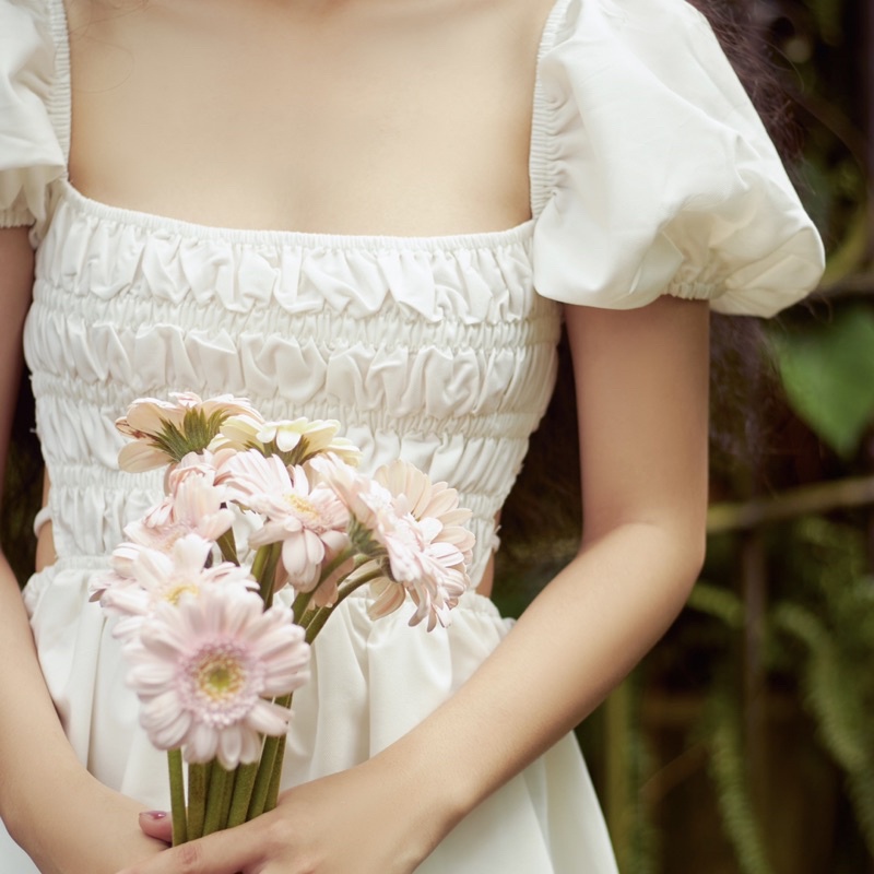 - Đầm Kamina Cổ Vuông Tay Phồng Cột Nơ Lưng