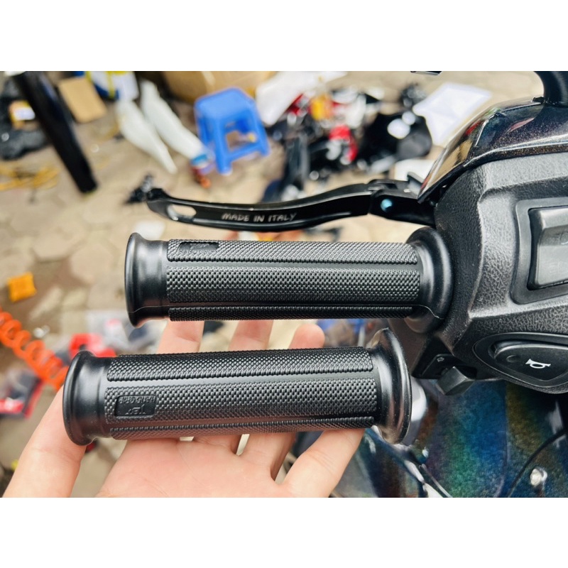 Bao Tay TBT Bao Tay Road Grips Mềm Mịn chống trơn trượt Chuẩn Đẹp Gắn Được các Dòng Xe(Giá 1 Cặp màu đen)