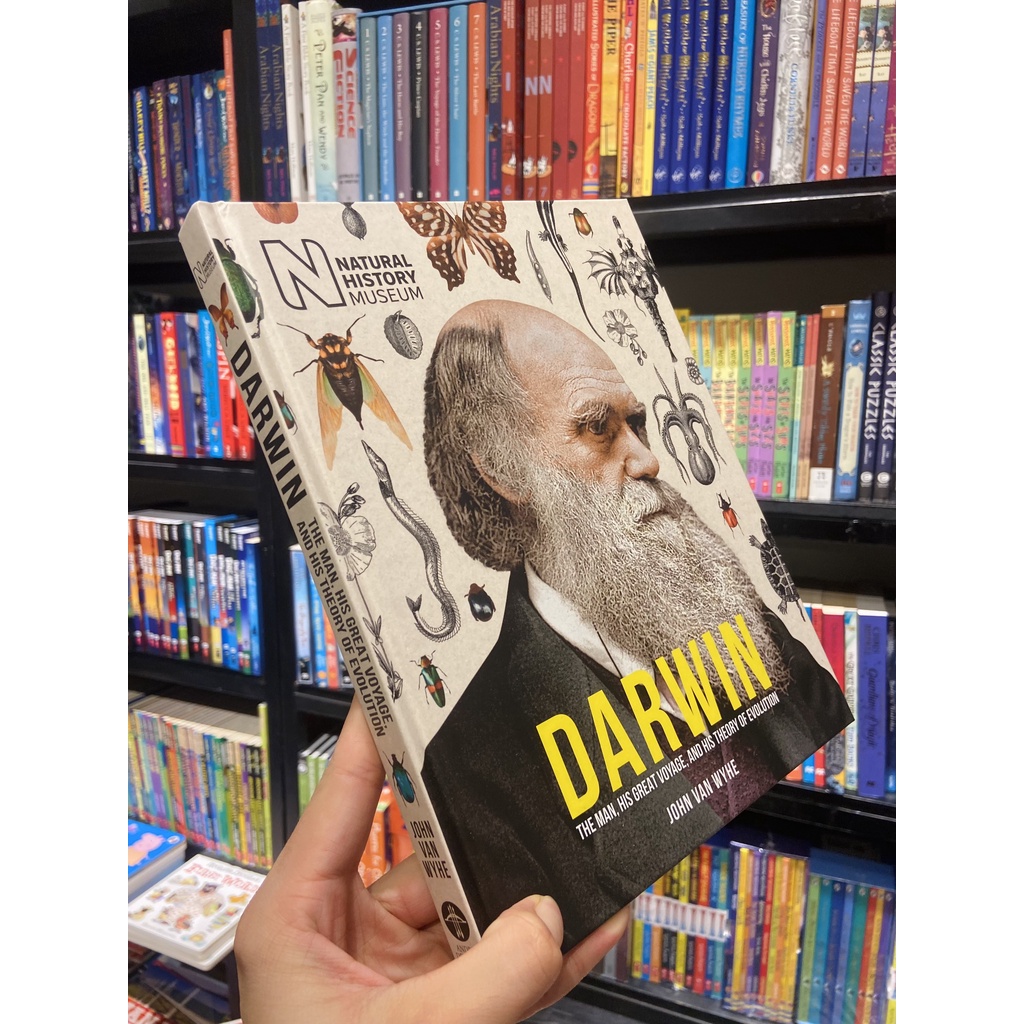 Sách - Darwin: The Story Of The Man And His Theories Of Evolution