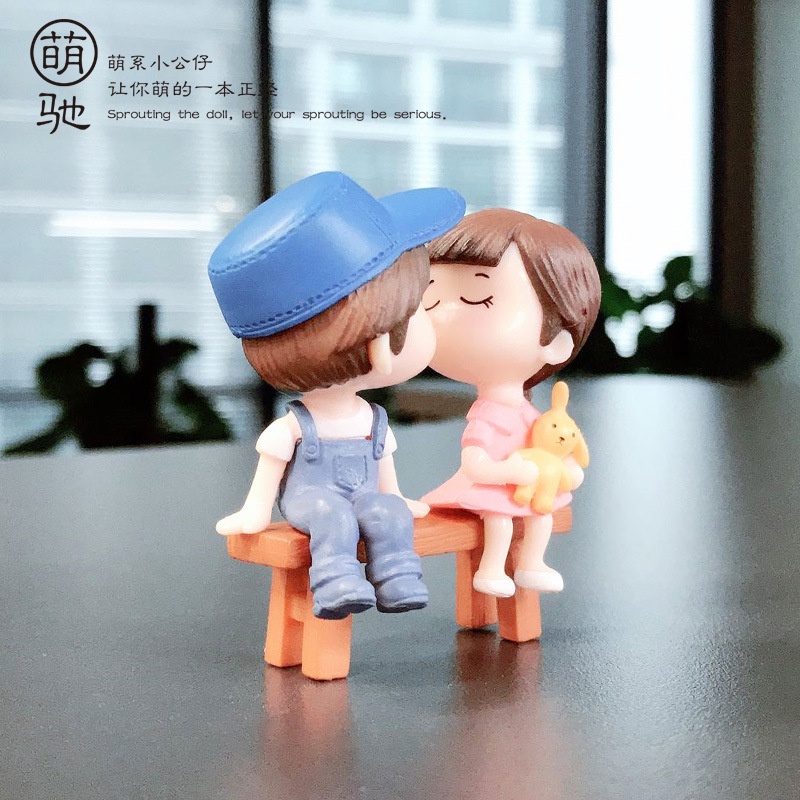Móc Khóa Nhựa PVC Hình Cặp Đôi Ngồi Trang Trí Bánh Kem