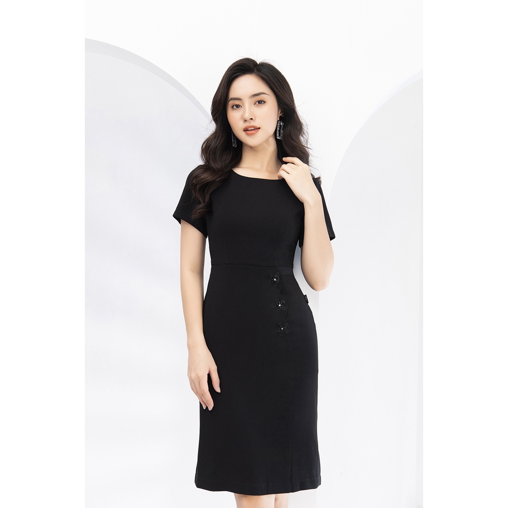 Váy Ôm Cổ Tròn Đính Hoa LUPERI LFV3167