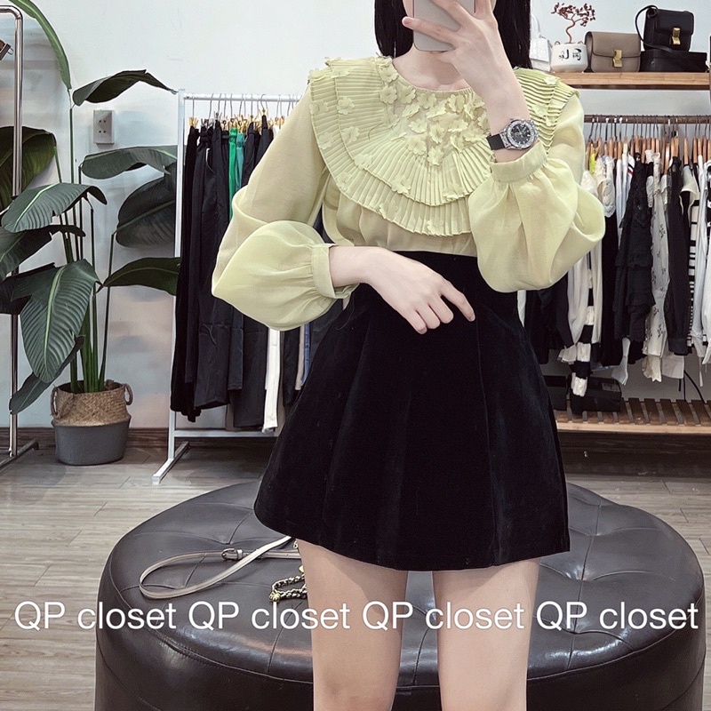 Áo sơ mi hoa ngực bánh bèo