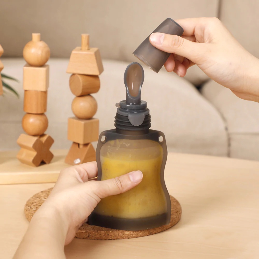Túi Trữ Kèm Thìa Ăn Dặm Cho Bé Haakaa. Chất liệu silicone cao cấp. Không chứa BPA, PVC và phthalate