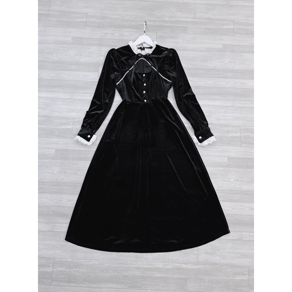 Váy nhung phối ren