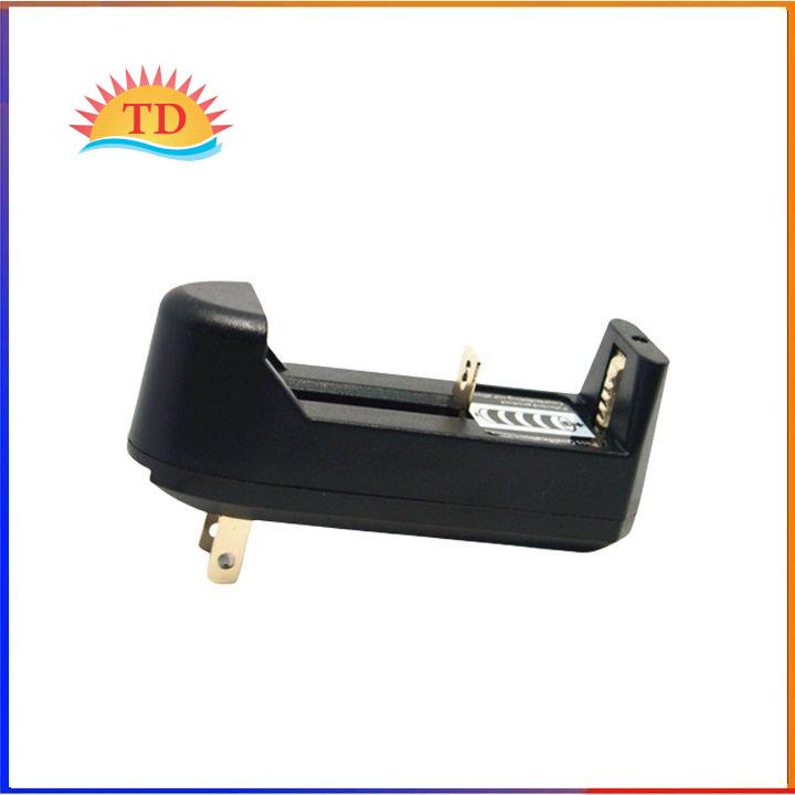 Sạc pin 18650 1 cell Ultrafire Tự ngắt khi đầy dùng được cho pin 18650 và các loại pin lithium