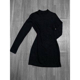 Đầm body đen cổ lọ tay dài size S