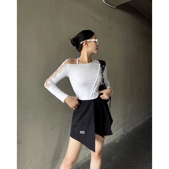 Daisy Top áo thun cổ tròn tay dài trễ vai ONhouse thiết kế cách điệu gài nút 1 bên tay