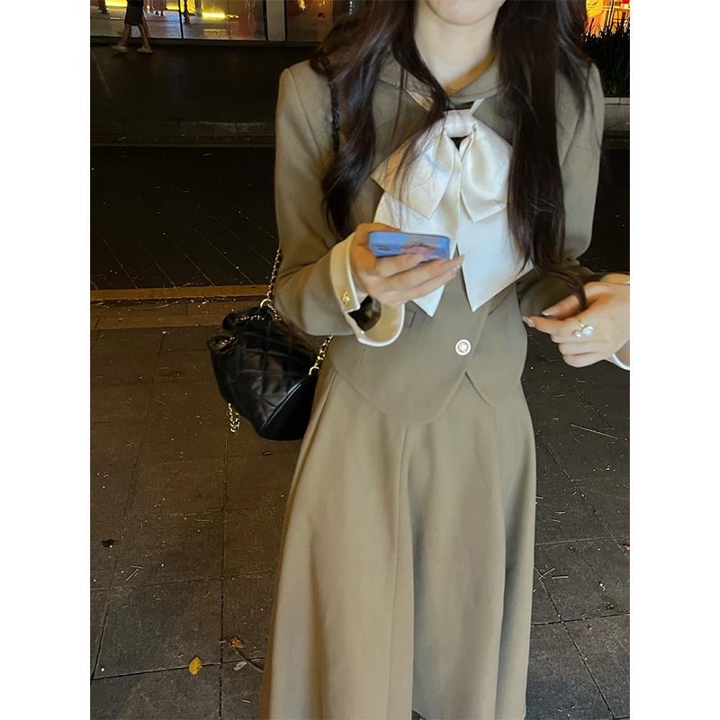 Set Áo Khoác Cao Cấp Mix Chân Váy Dài Đính Nơ Phong Cách Phương Tây Thanh Lịch Thời Trang Thu Đông 2022