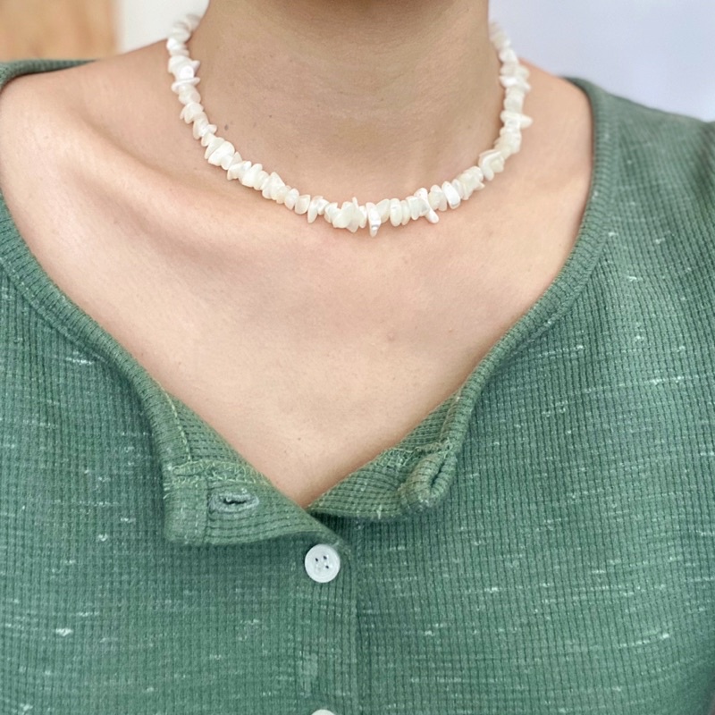 Vòng cổ đá thiên nhiên đơn giản màu trắng sữa