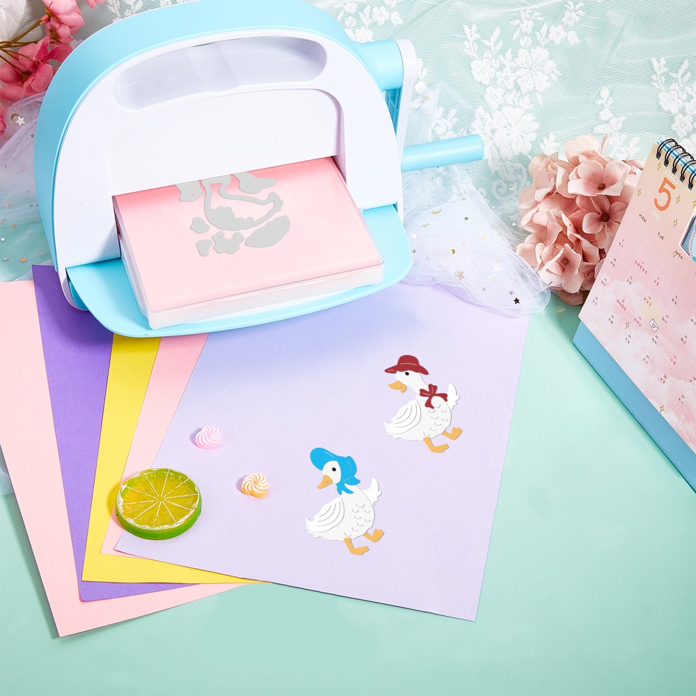 1 Khuôn Cắt Giấy Kim Loại Hình Chú Vịt / Mũ / Nơ Xinh Xắn