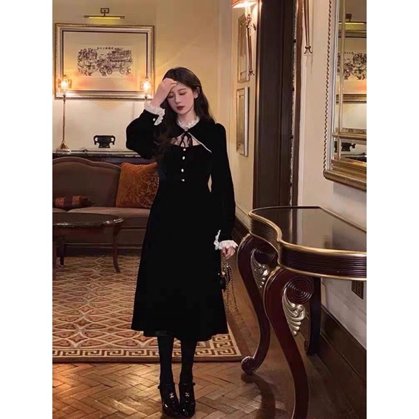 Váy nhung phối ren