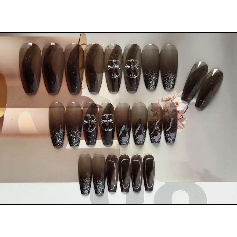 Móng Tay Giả Dài Đính Kim Cương Lấp Lánh Phong Cách Tối Màu