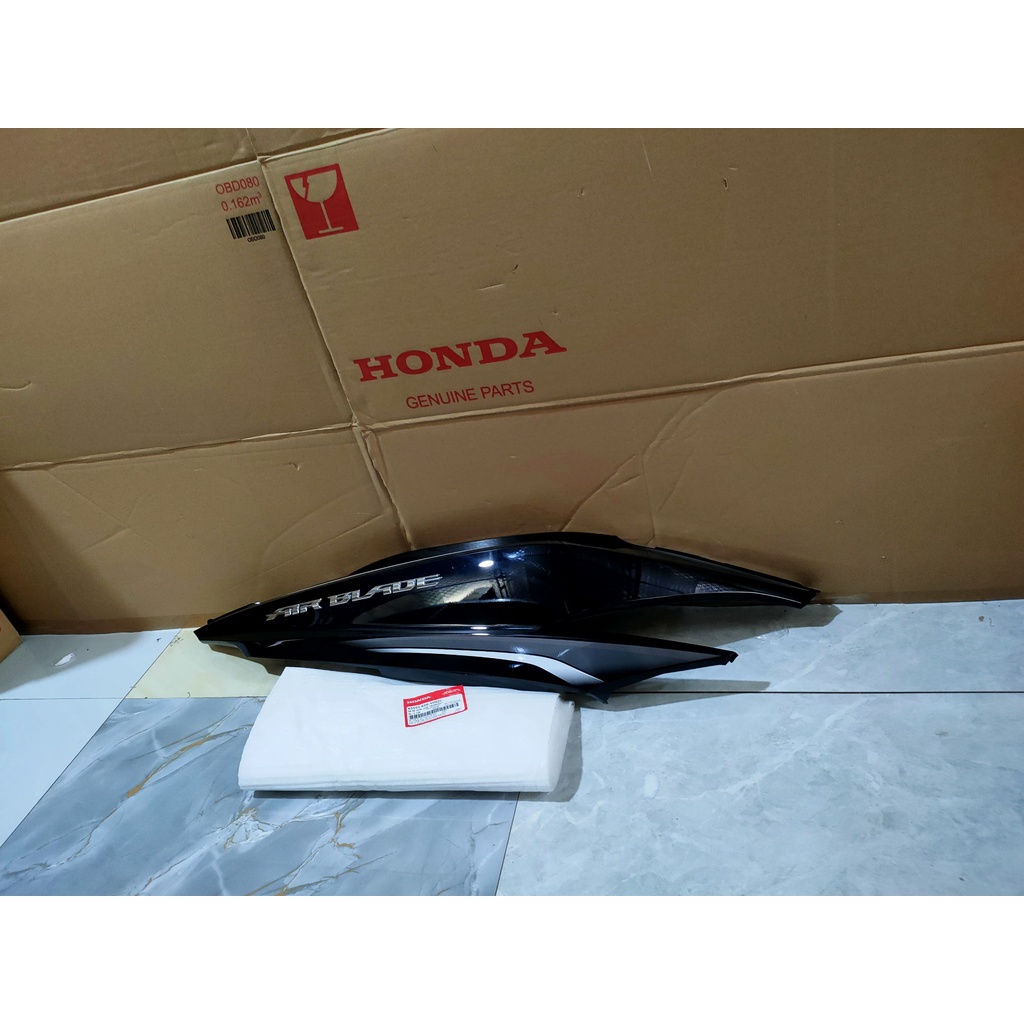 Bộ ốp sườn bên phải HONDA AIR BLADE 125 năm 2015-2016 màu Xám đen. *NHA62M* 83550K66V00ZC