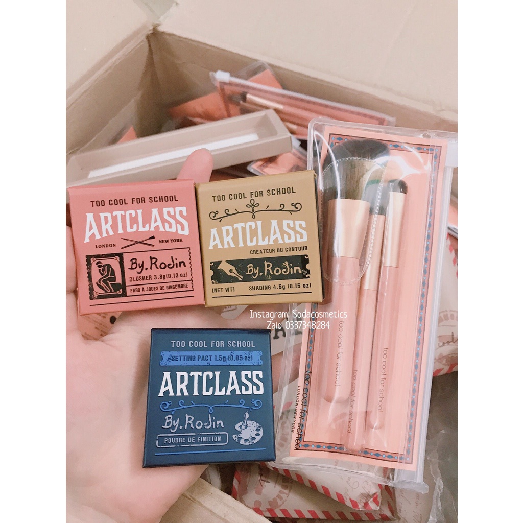 Set tạo khối + má hồng + phấn phủ + Set 3 cây cọ minisize Too Cool For School Signature Kit (HÀNG AUTH)