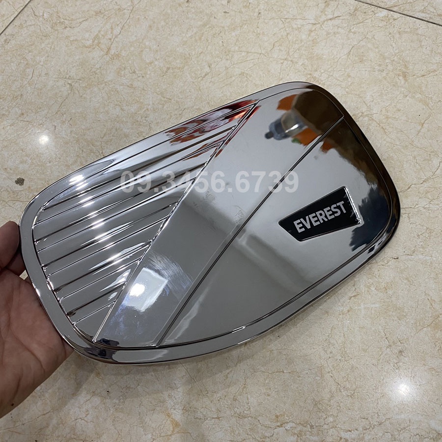 Ốp nắp bình xăng xe Ford Everest 2022, 2023 Nhựa ABS mạ crom cao cấp