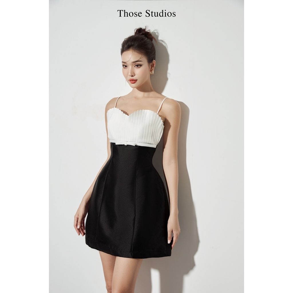 Váy 2 dây, váy chữ a ngắn Those Studio đen phối trắng xếp li phần ngực Milcah Dress