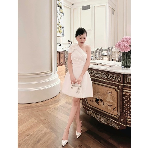 ĐẦM LỆCH VAI 1BÊN NƠ VAI